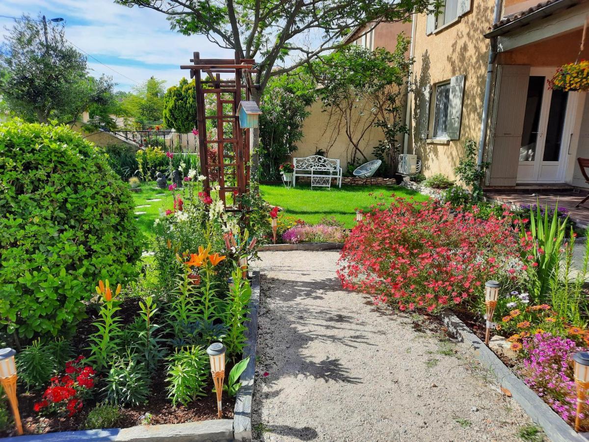 La Maison du Chemin des Prairies Morieres-les-Avignon Extérieur photo